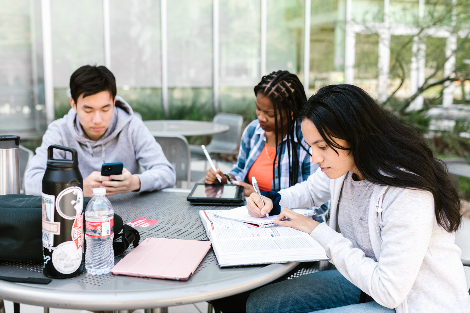Students studying outside- 1500 x 1000 Students study outside